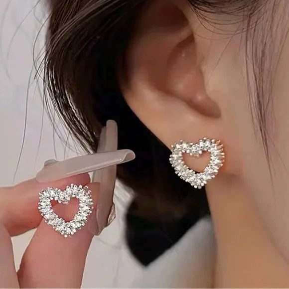 Hollow heart earrings - Picture 1 of 4